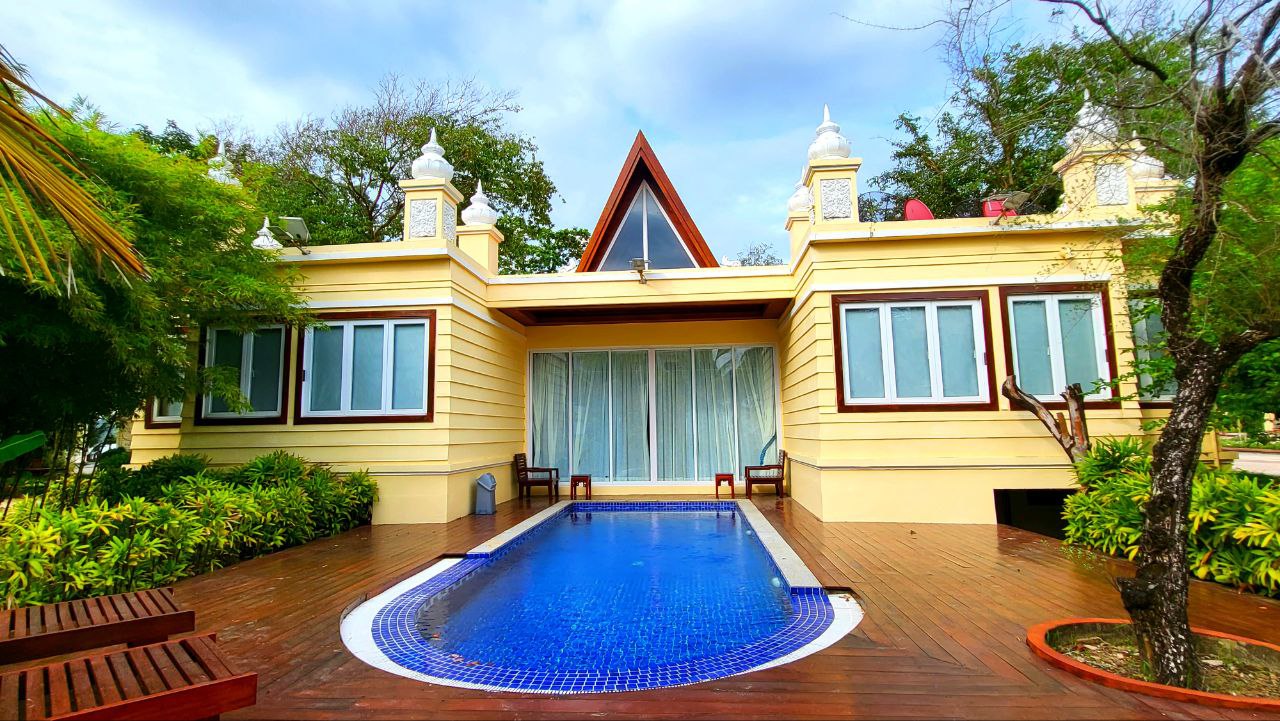 Private villa pool