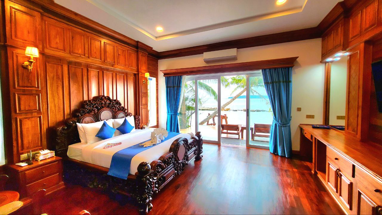 Seafront villa room with sea view